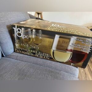 18 Piece Wine Glasses (with stem)